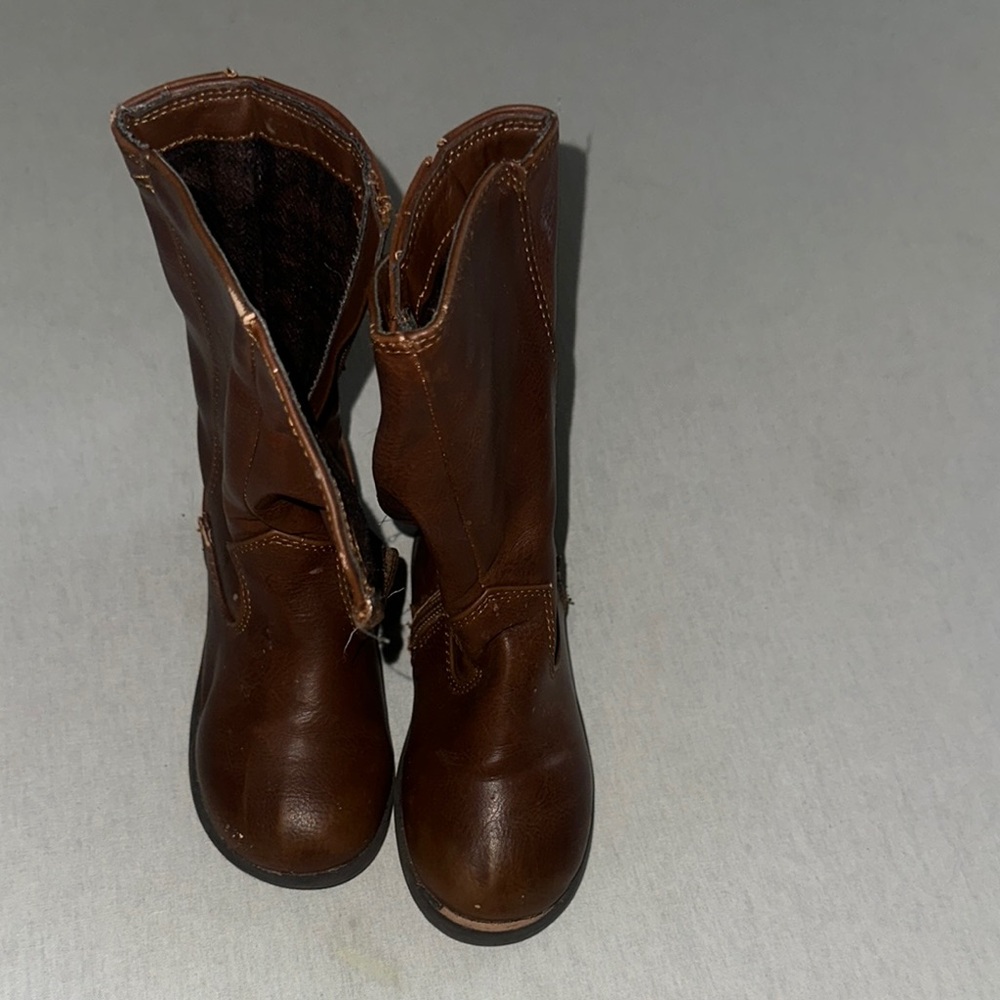 Kids Size 8 Brown Leather Boots.